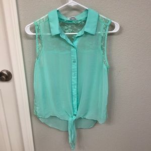 Girl’s sleeveless lace top